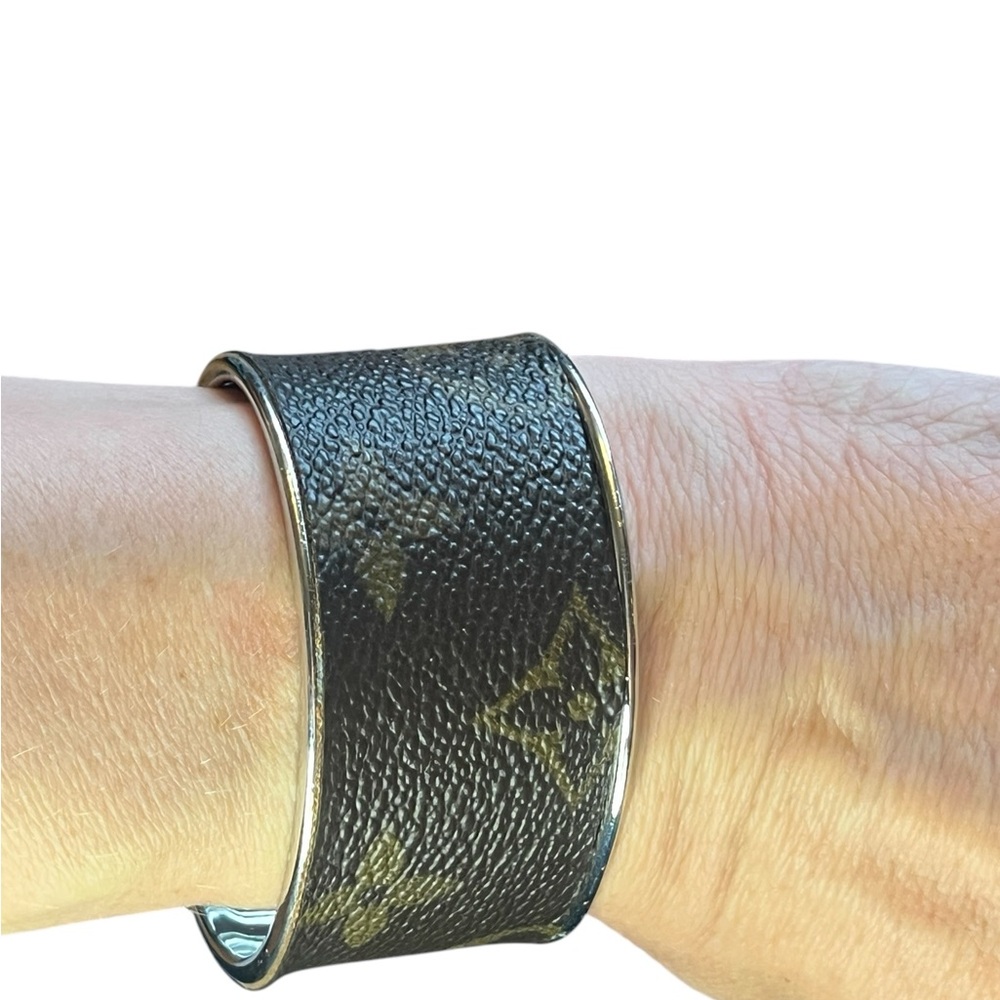 Silver Louis Vuitton Authentic Leather Upcycled Oma silver cuff - Picture 4 of 8